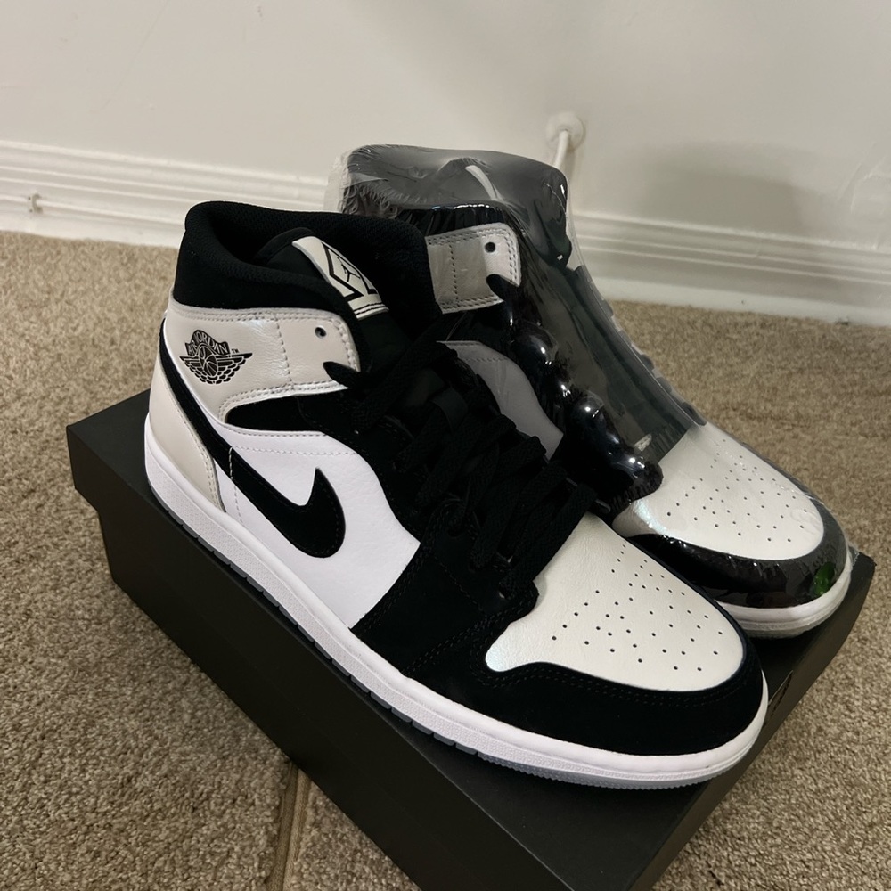 Suede Nike Air Jordan Mid 1 SE Brand New